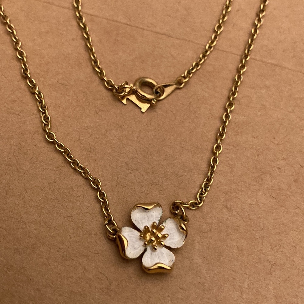 Dainty 15” White Dogwood BLOSSOM Goldtone Signed TRIFARI NECKLACE; Perfect4Teen